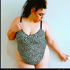 NWT Chubby Cartwheels Green Leopard Bodysuit 2x